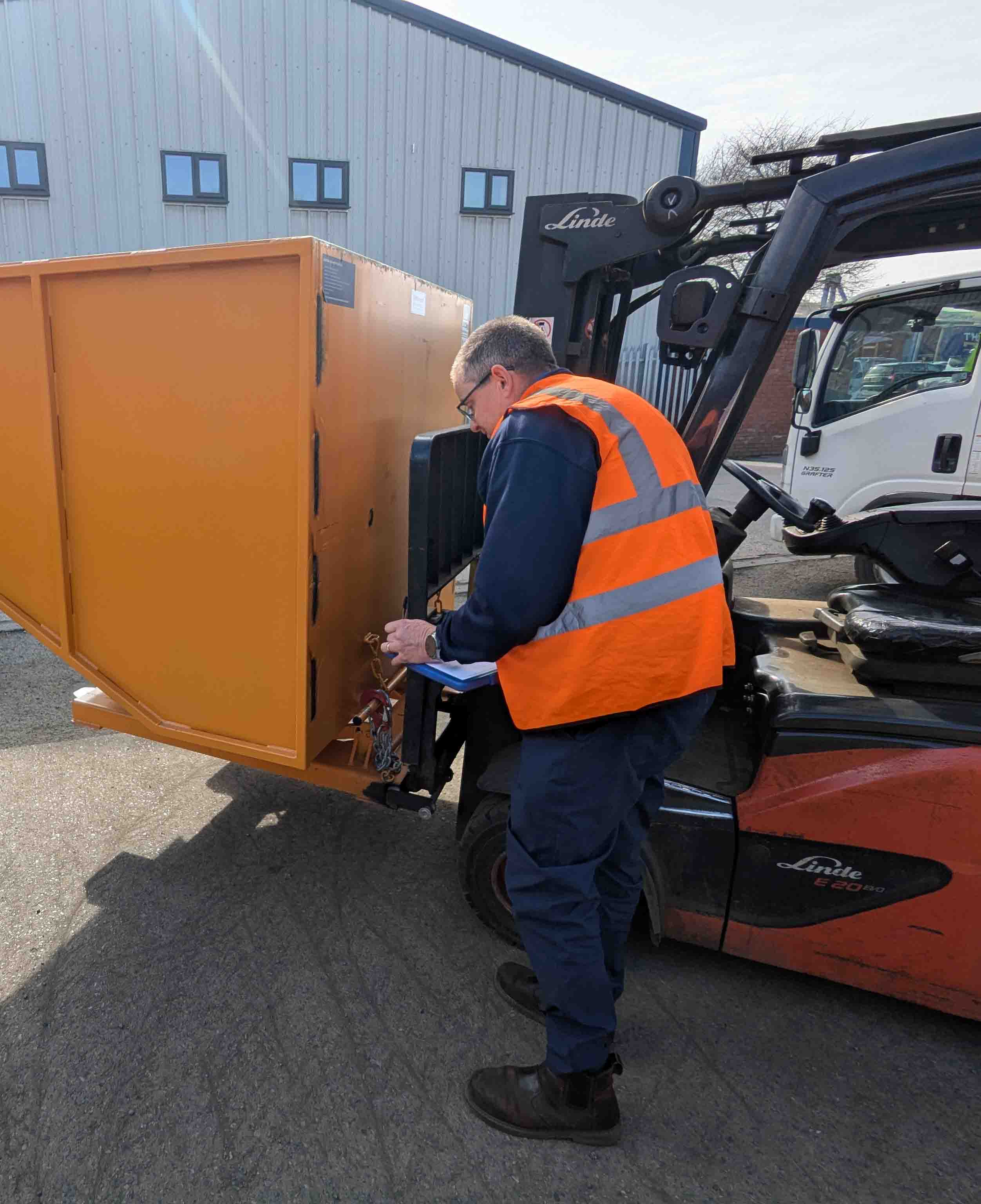 The Forklift Attachment Safety Guide LOLER, PUWER & UKCA/CE Compliance – What Operators Really Need to Know